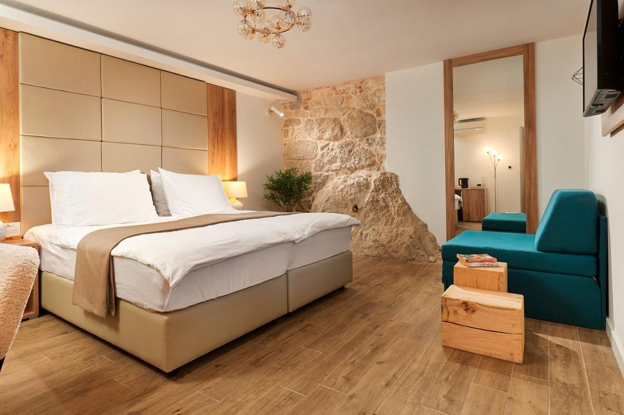 Ibella Luxury Split